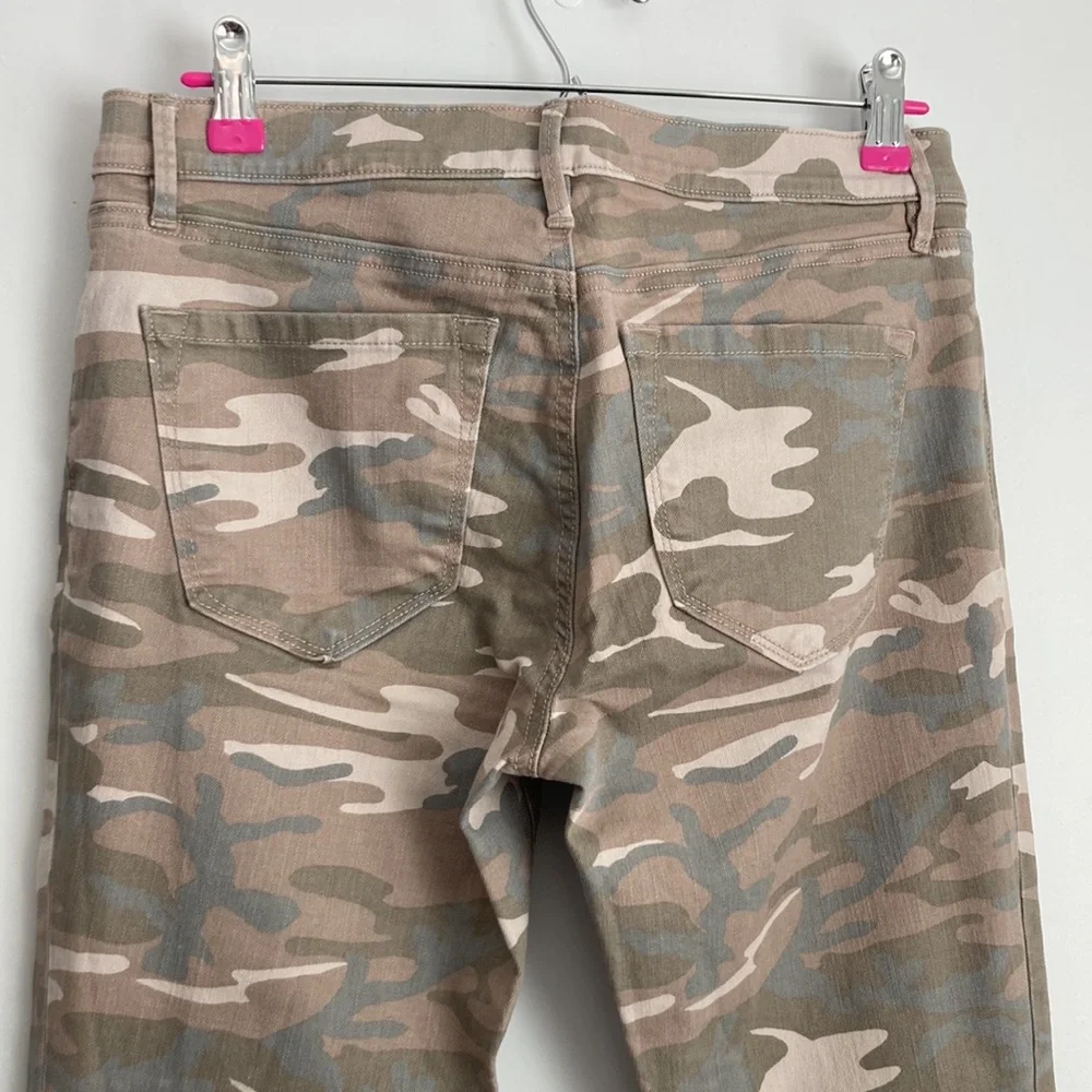 Loft| Faded Camo Relaxed Skinny Jeans sz27/4 - Picture 3 of 7